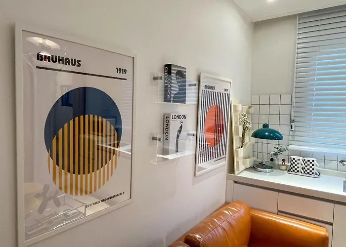 Apartment Retro Flowㅡmellow 2 Seoul