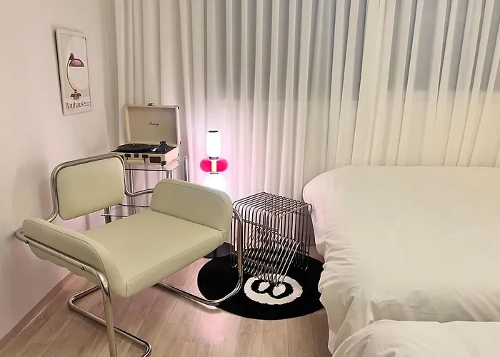 Apartment Retro Flowㅡmellow 2 Seoul