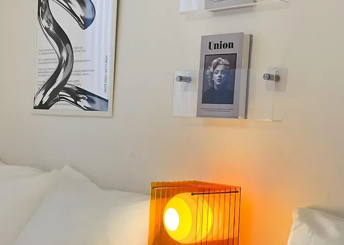 Retro Flowㅡmellow 2 Apartment *