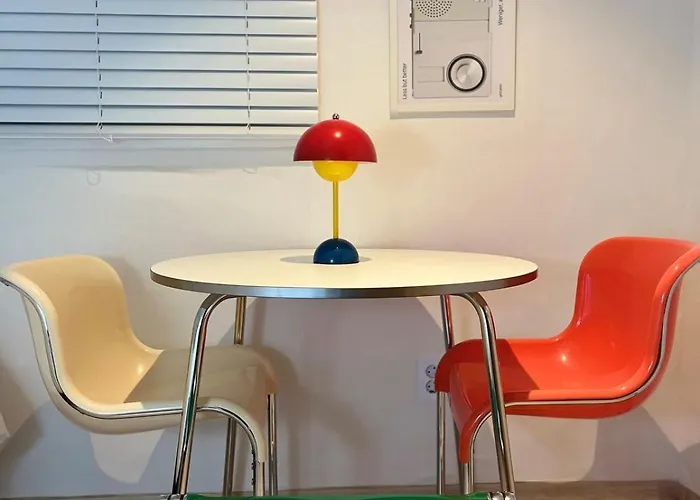Retro Flowㅡmellow 2 Apartment